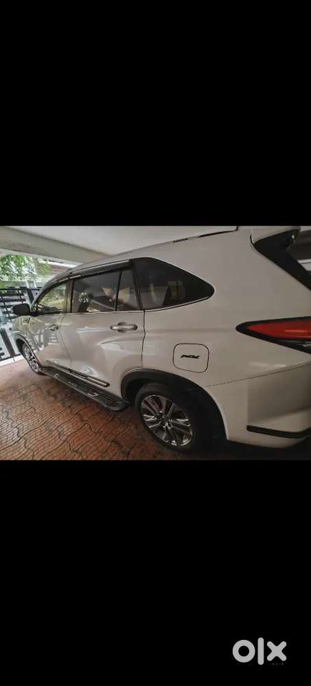 Toyota Innova Hycross 2023 Petrol 27000 Km Driven