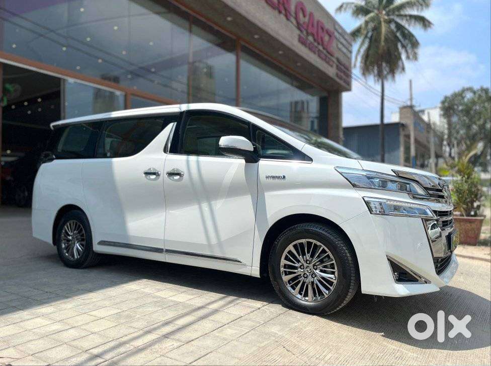 Toyota Vellfire 2.5 Executive Lounge, 2022, Petrol