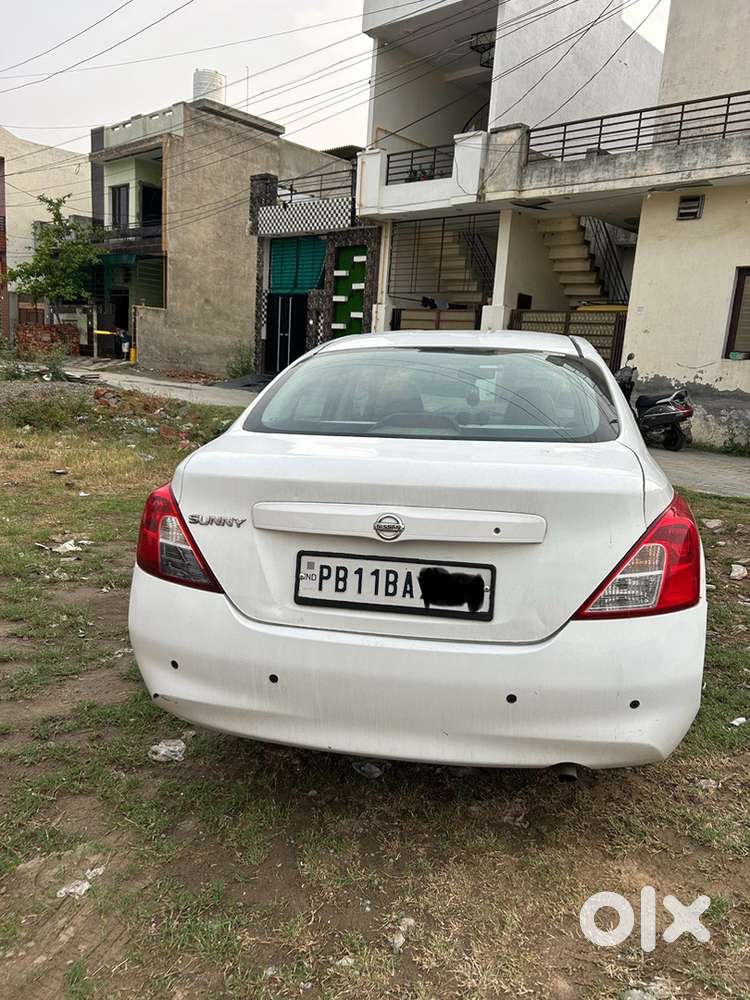 Nissan Sunny 2012 Petrol