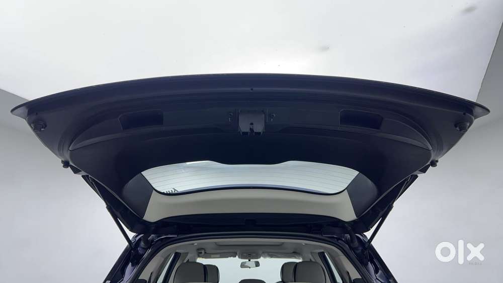 Mahindra Xuv700 2.2 Ax 5 Diesel At 7 Str, 2022, Diesel