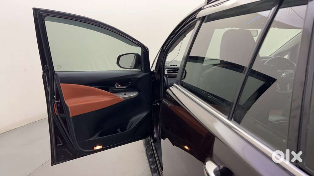 Toyota Innova Crysta 2.8 Zx At 7 Seater, 2017, Diesel