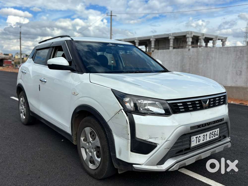 Mahindra Xuv300 W6 Amt Diesel, 2023, Diesel