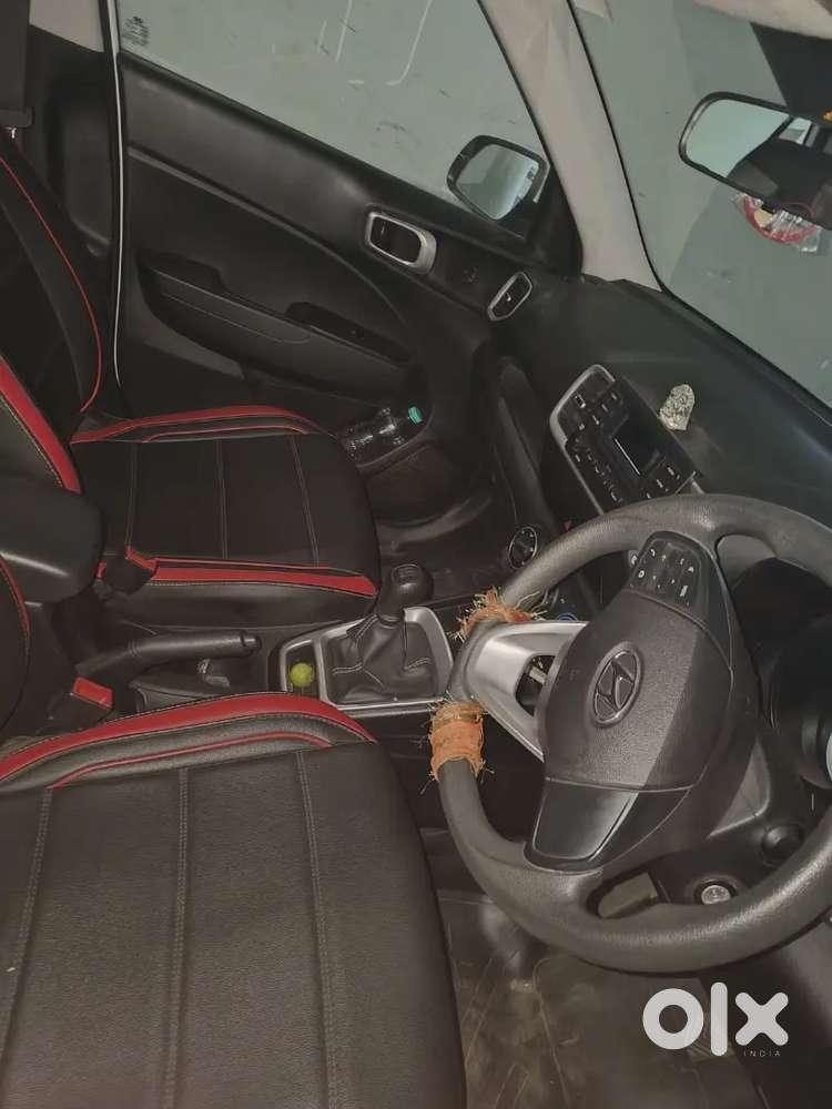 Hyundai Venue 2022 Petrol 35000 Km Driven