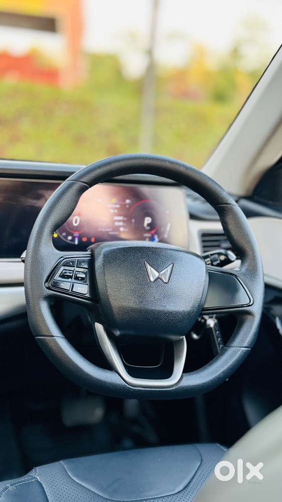 Mahindra Xuv700 2.2 Ax 5 Diesel At 7 Str, 2022, Diesel