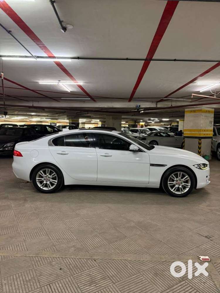 Jaguar Xe Portfolio, 2016, Petrol