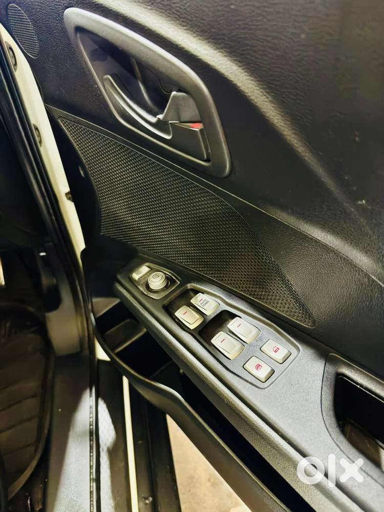 Mahindra Xuv300 W6, 2024, Petrol