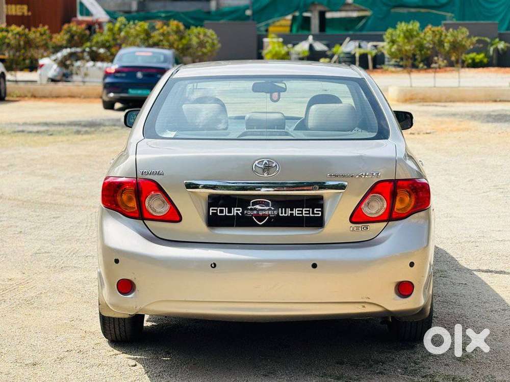 Toyota Corolla Altis 1.8 J, 2010, Petrol