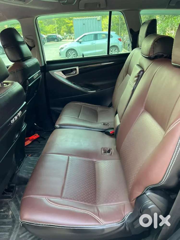 1640000 Price Of Innova Crysta