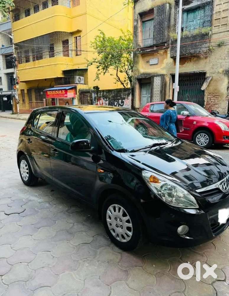 Hyundai I20 Magna Petrol  50,000 Km  Black  ₹2.6 Lakhs