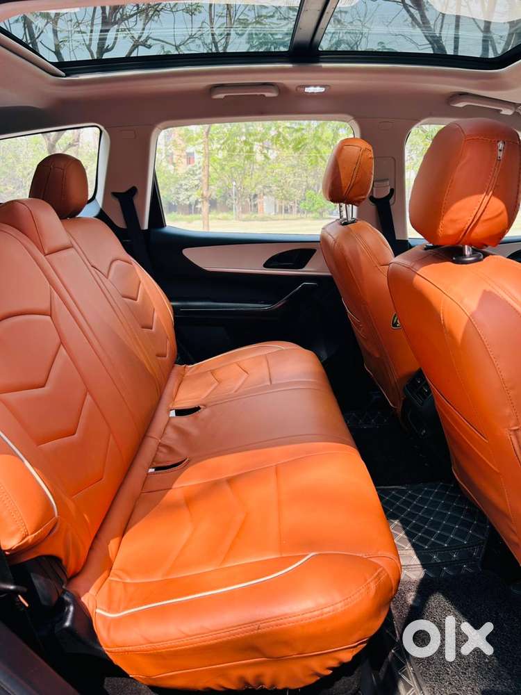 Mahindra Xuv700 2.0 Ax 5 Petrol Mt Str, 2022, Petrol