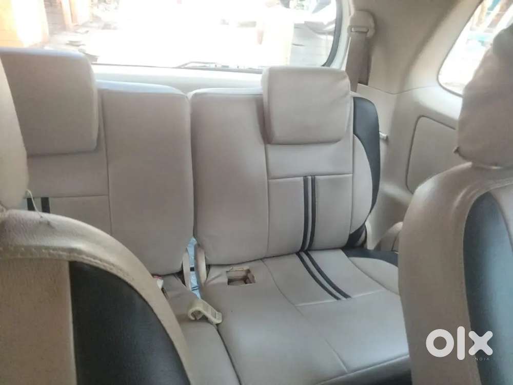 Toyota Urban Cruiser Hyryder 7 Seater 2007