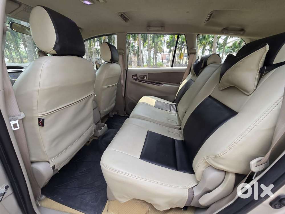 Toyota Innova 2.5 V 8 Str, 2015, Diesel