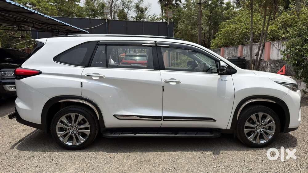 Toyota Innova Hycross 2.0 Zx (o) Hybrid 7 Str, 2025, Petrol