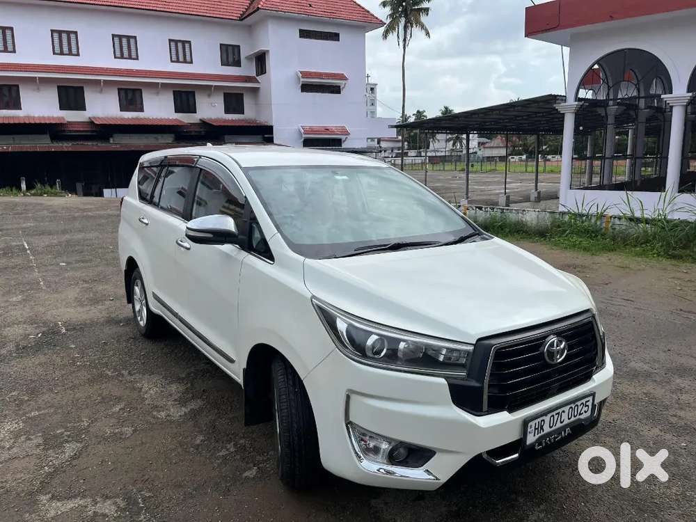 Innova Crysta 2016 V Well Maintained