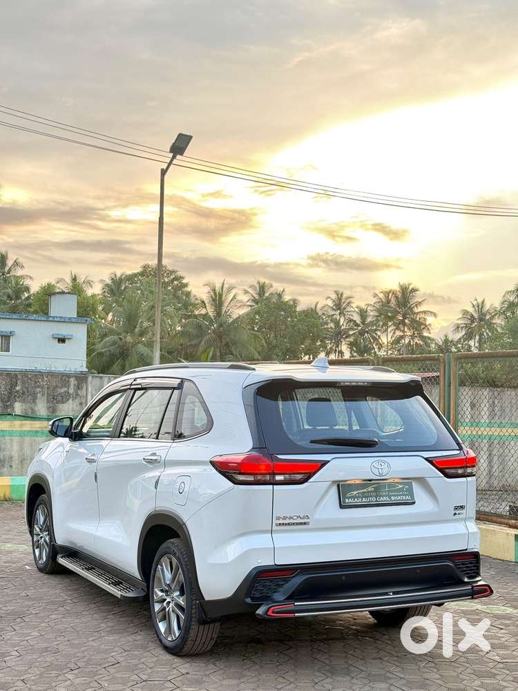 Toyota Innova Hycross 2.0 Zx (o) Hybrid 7 Str, 2025, Petrol