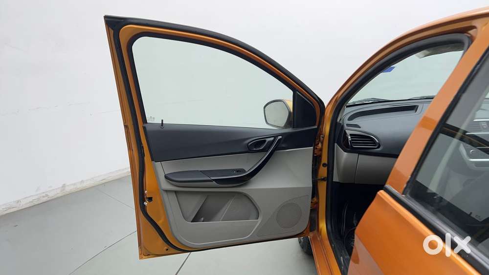 Tata Tiago 1.2 Revotron Xt, 2017, Petrol