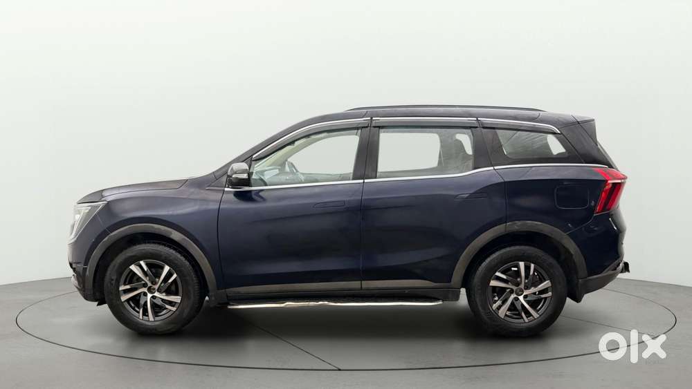 Mahindra Xuv700 2.0 Ax 5 Petrol Mt 7 Str, 2023, Petrol