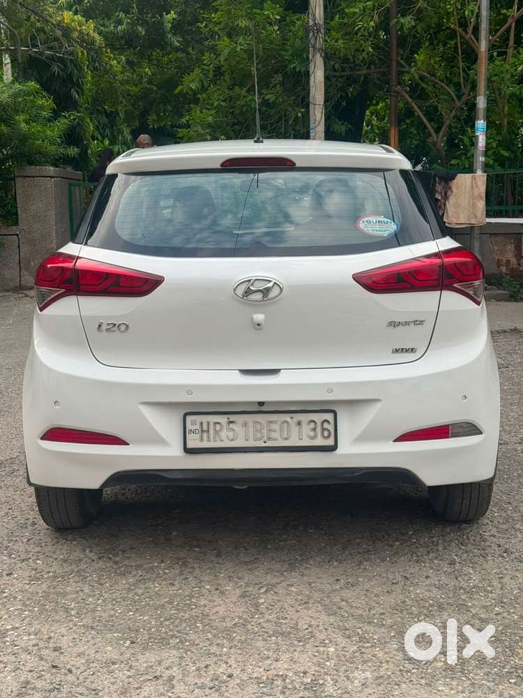 Hyundai I20 Sportz 2015 Petrol Well Maintained