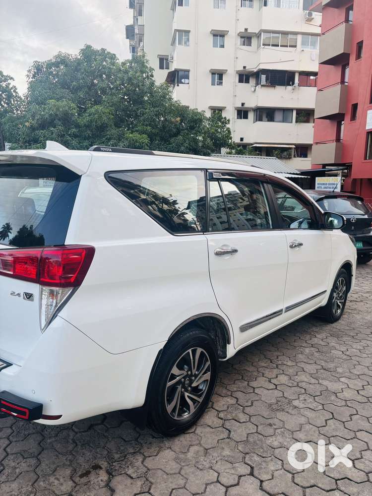 Toyota Innova Crysta 2.4 V 8 Str, 2022, Diesel