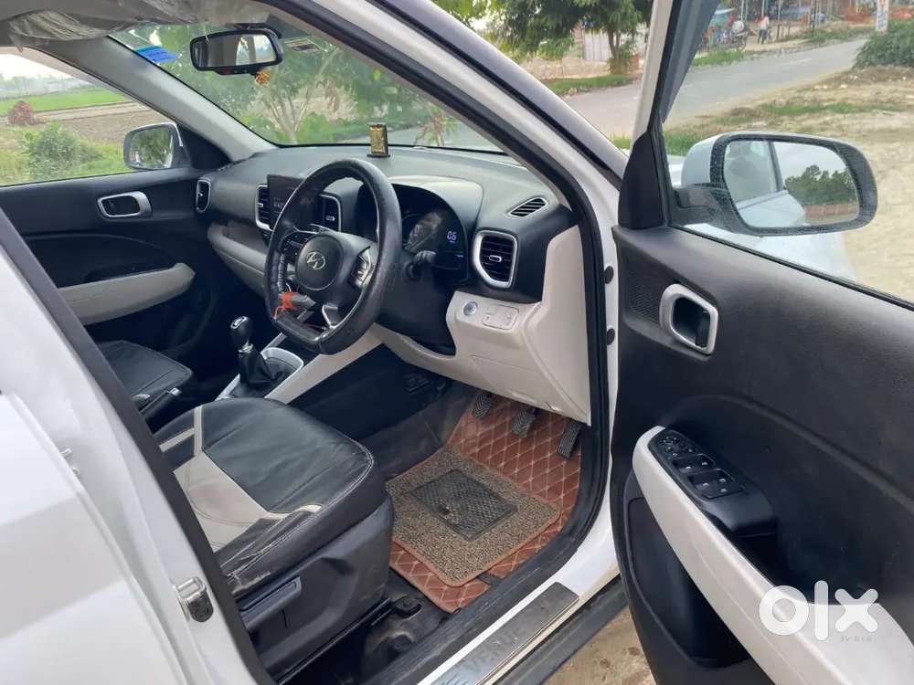 Hyundai Venue 2023 Petrol 47000 Km Driven