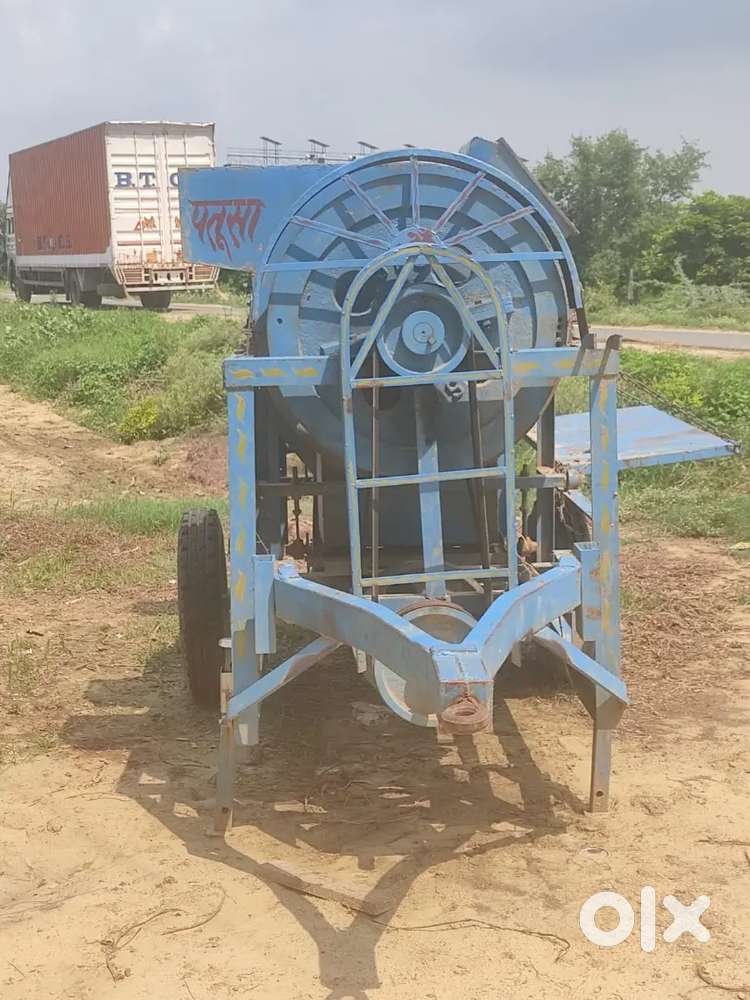 Moomfali Ki Machine Bikau Hai
