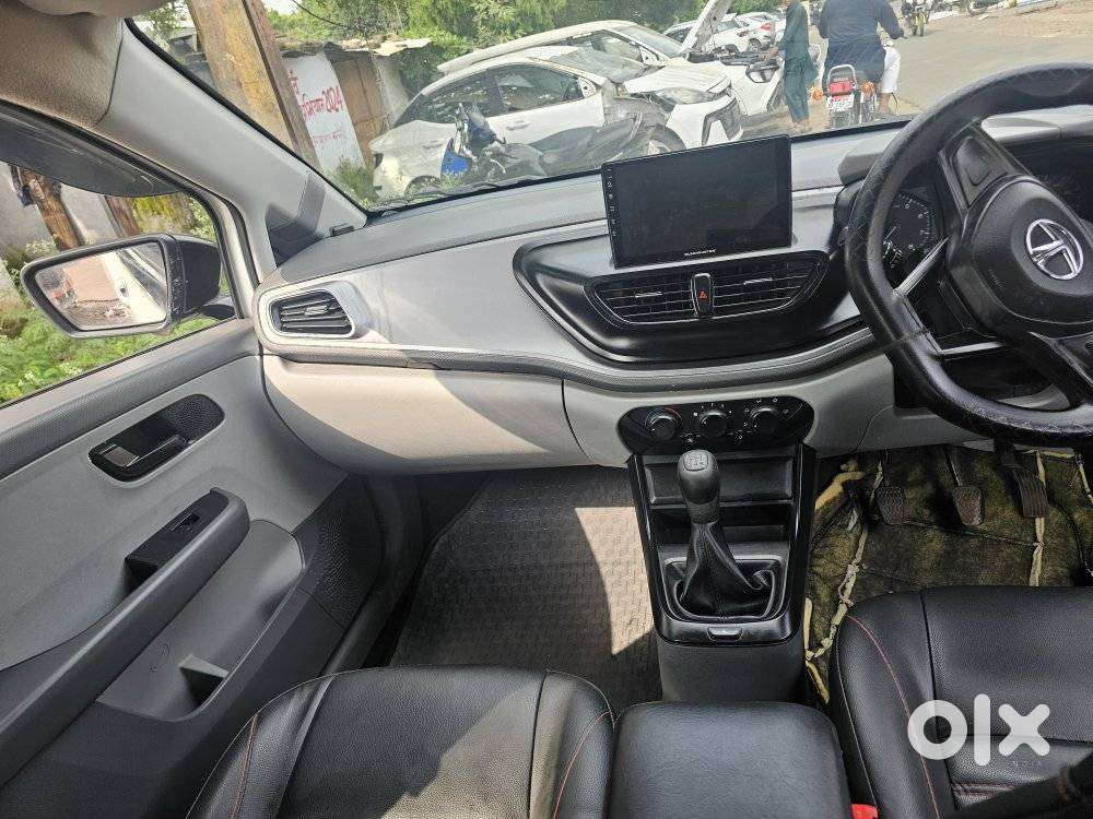 Tata Altroz 1.2 Xe, 2020, Petrol