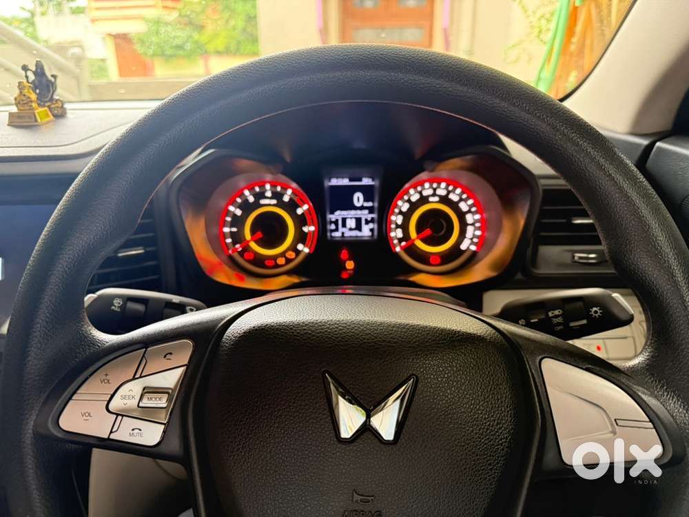 Mahindra Xuv300 2023 Petrol Well Maintained