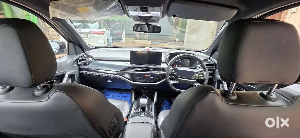 Tata Safari Dark Edition At 2025