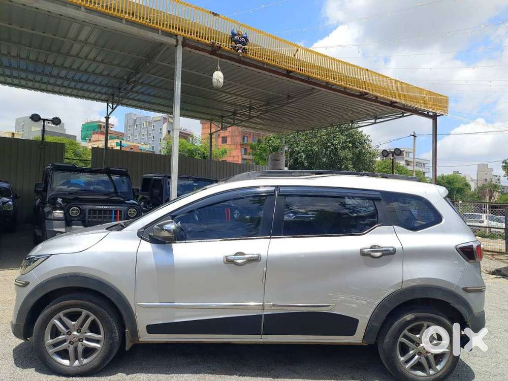Renault Triber Rxz, 2022, Petrol