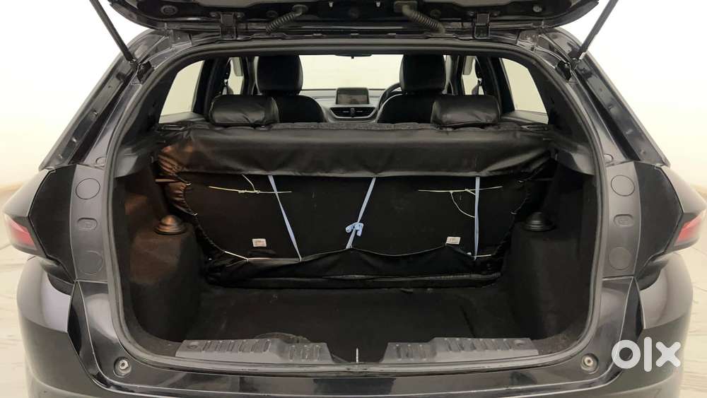 Tata Altroz 1.2 Xza Plus Dark Edition Dct, 2023, Petrol
