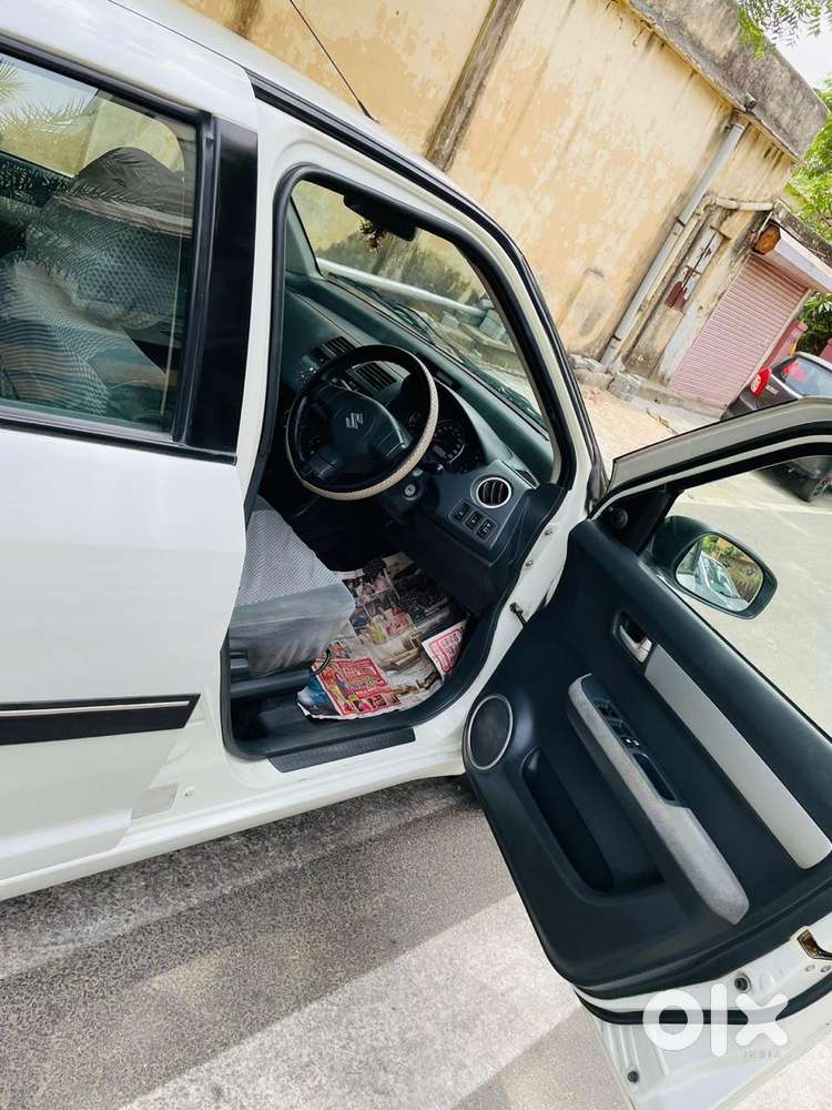 Maruti Suzuki Dzire Ags Zdi Plus, 2011, Diesel