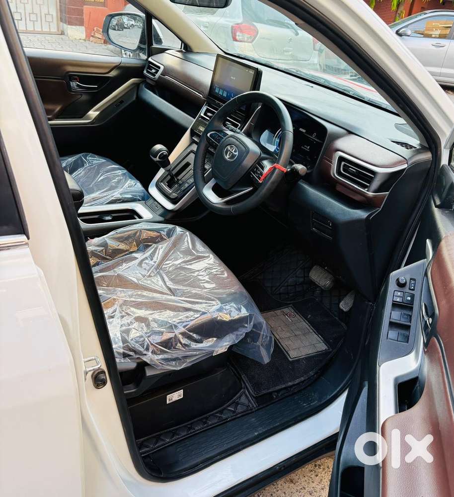Toyota Innova Hycross 2.0 Vx (o) Hybrid 7 Str, 2025, Petrol