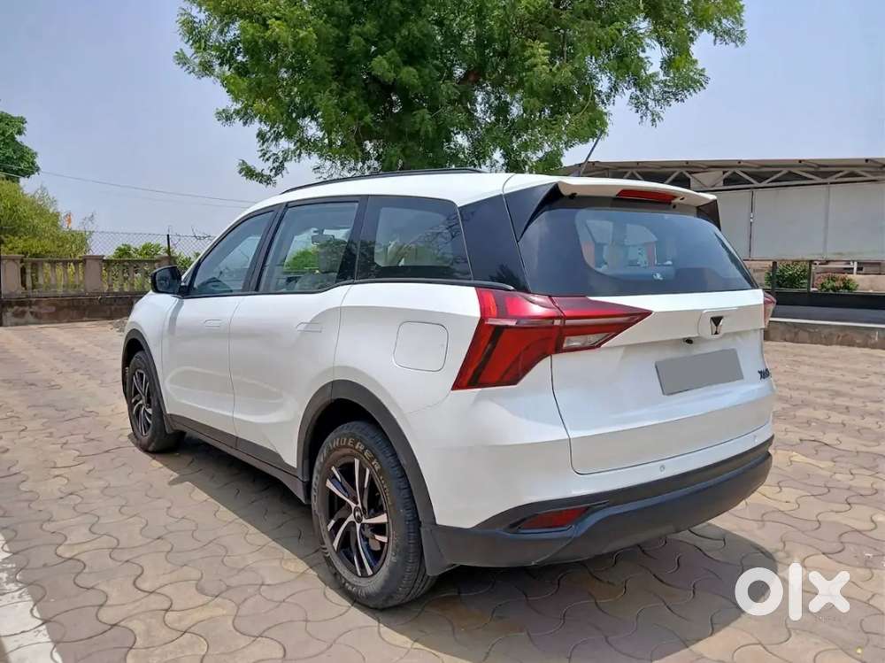 Mahindra Xuv700 Mx Petrol | 5-seater Manual | 25,000 Km | Mint Conditi
