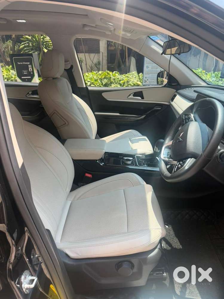 Mahindra Xuv700 2024 Petrol Well Maintained