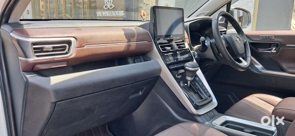 Toyota Innova Hycross 2.0 Zx (o) Hybrid 7 Str, 2025, Petrol