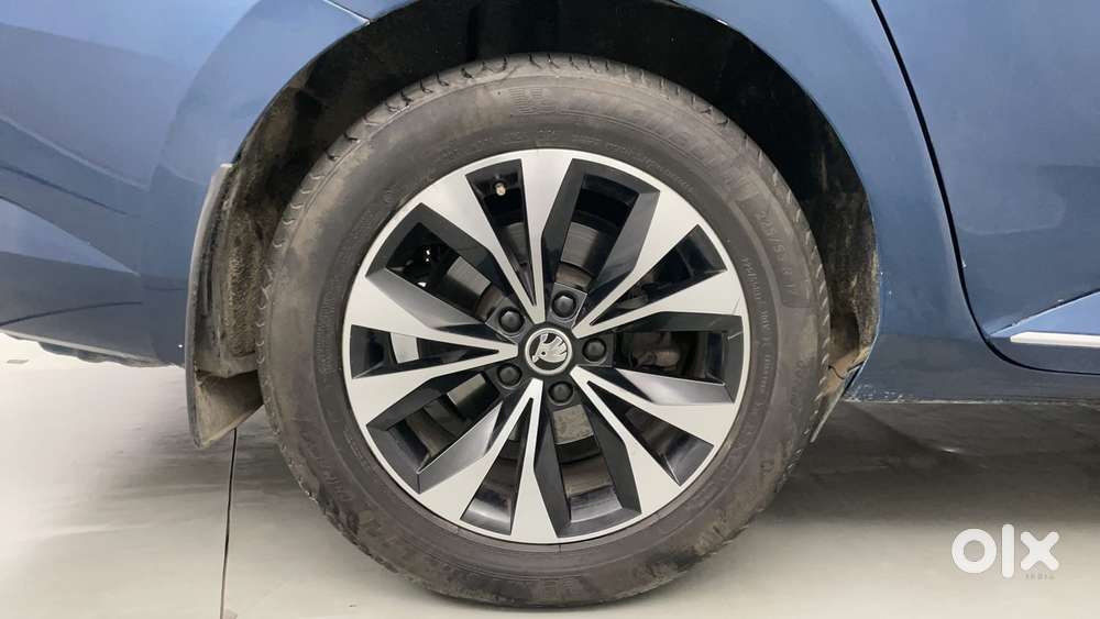 Skoda Superb L&k 1.8 Tsi At, 2023, Petrol