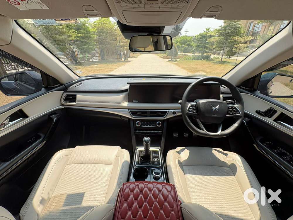 Mahindra Xuv700 2.2 Ax 7 Diesel Mt Luxury Pack Str, 2023, Diesel