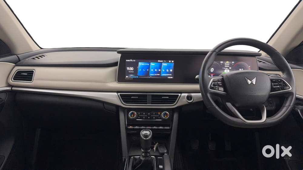 Mahindra Xuv700 2.0 Ax 7 Petrol Mt Str, 2023, Petrol