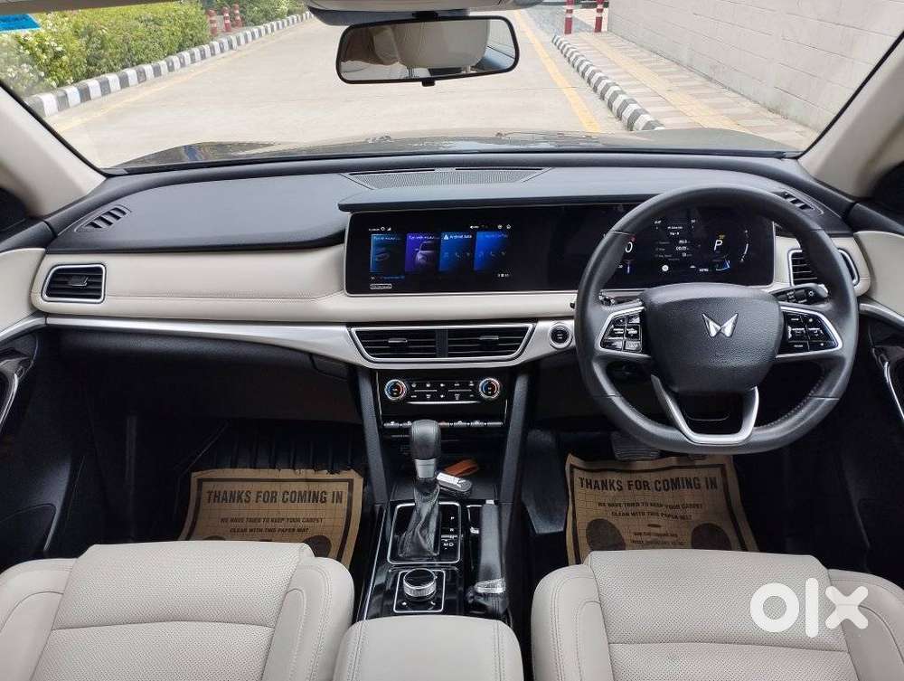 Mahindra Xuv700 2.0 Ax 7 Petrol At Str, 2024, Petrol