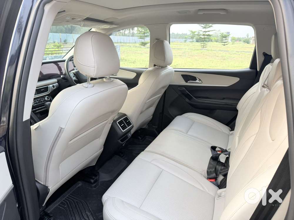 Mahindra Xuv700 Ax7 Luxury Pack Awd, 2023, Diesel