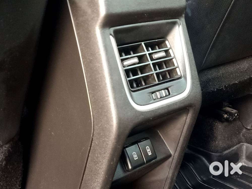 Toyota Urban Cruiser Hyryder 1.5 V Hybrid, 2023, Petrol