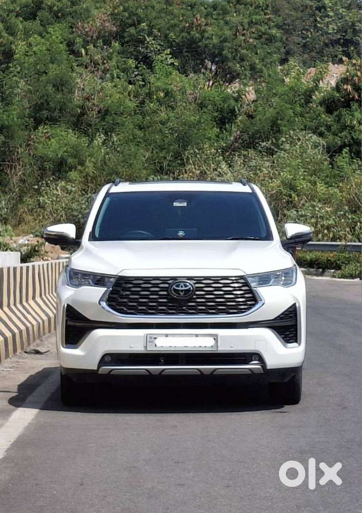 Toyota Innova Hycross 2.0 Zx (o) Hybrid 7 Str, 2025, Petrol
