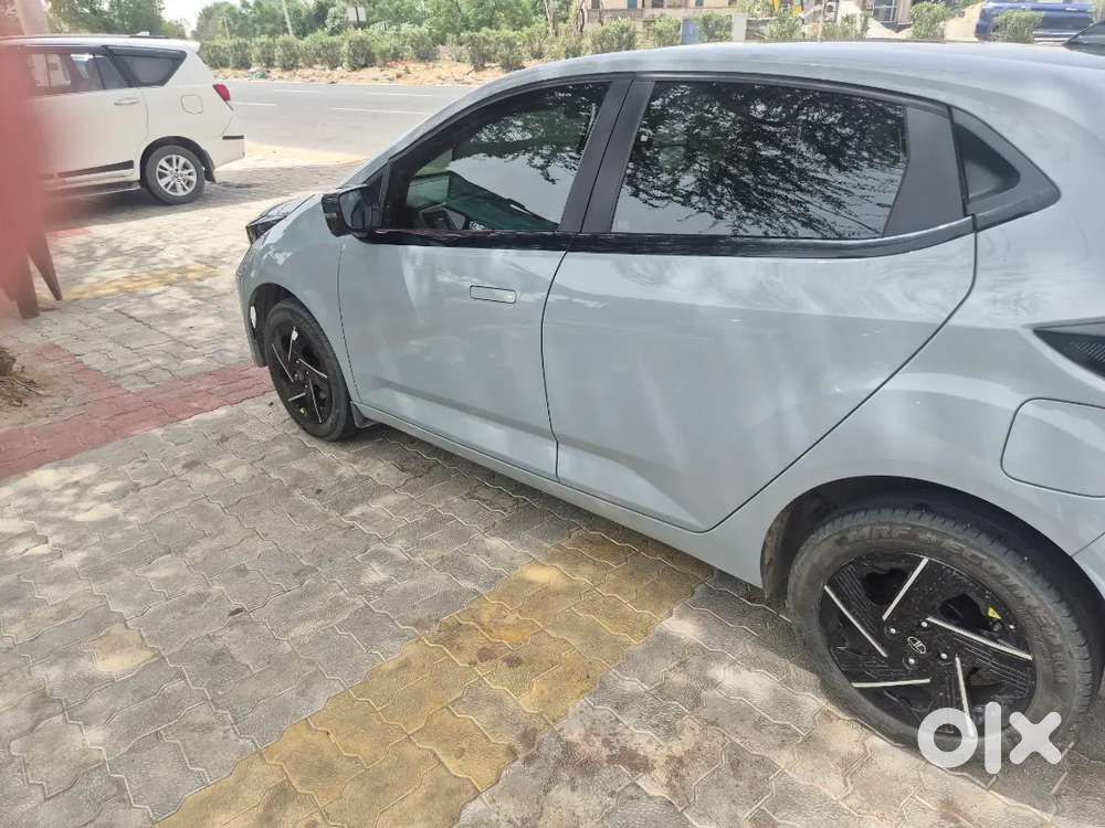 Tata Altroz 2025 Petrol Well Maintained Fully Loaded Automatic