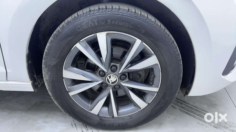 Skoda Slavia Style 1.0l Tsi Mt, 2022, Petrol