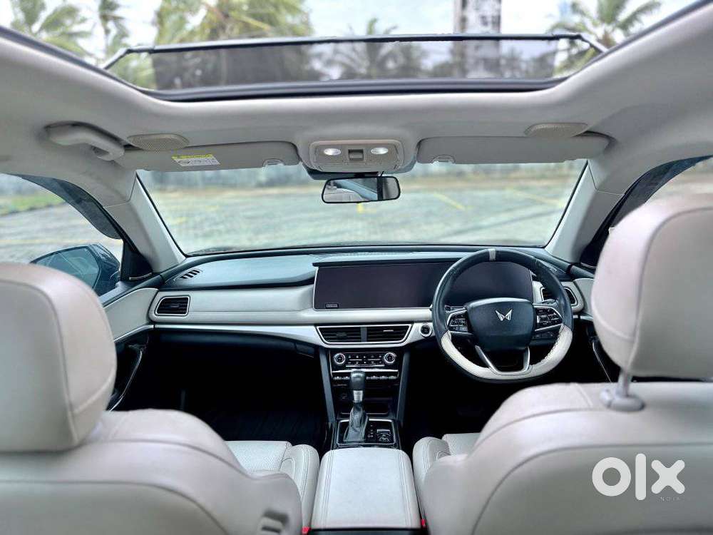 Mahindra Xuv700 2.2 Ax 7 Diesel At Luxury Pack Str Awd, 2022, Diesel