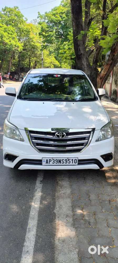 Toyota Innova 2012 Diesel 298000 Km Driven