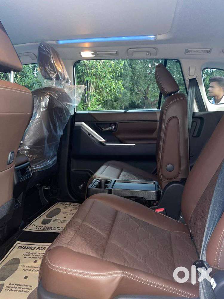 Toyota Innova Hycross 2.0 Zx (o) Hybrid 7 Str, 2025, Petrol