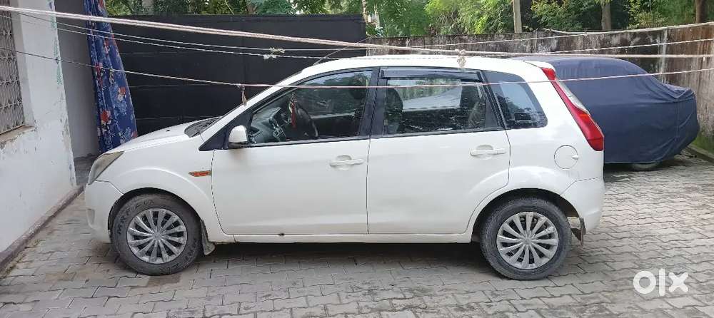 Ford Figo Titanium Plus 2012
