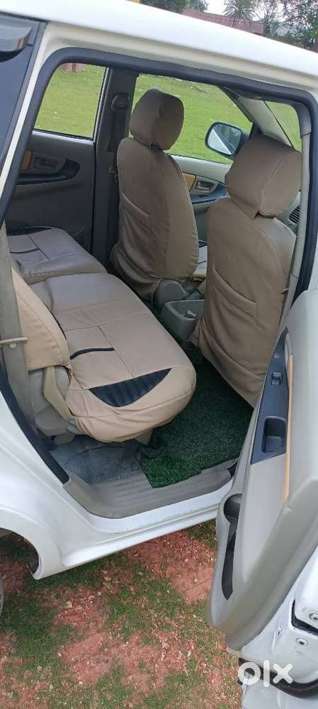 Toyota Innova Crysta, 2011