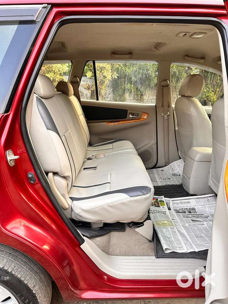 Toyota Innova 2004-2011 2.5 V Diesel 8-seater, 2010, Diesel